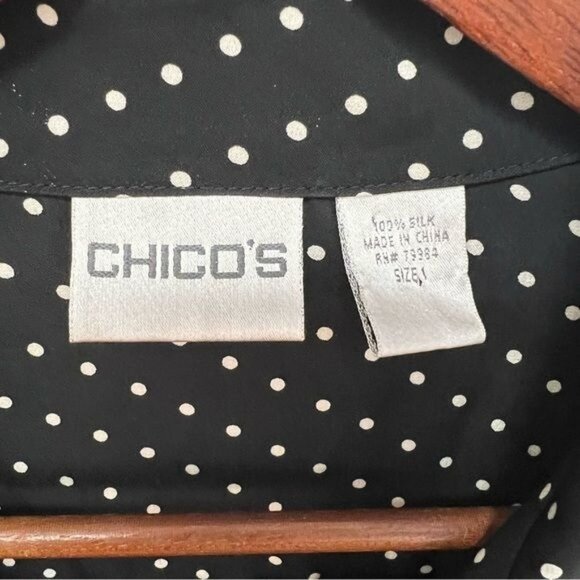 Chico’s 100% Silk Black & White Polka Dot Print Button Up Blouse Chicos Sz 1 - Picture 5 of 6